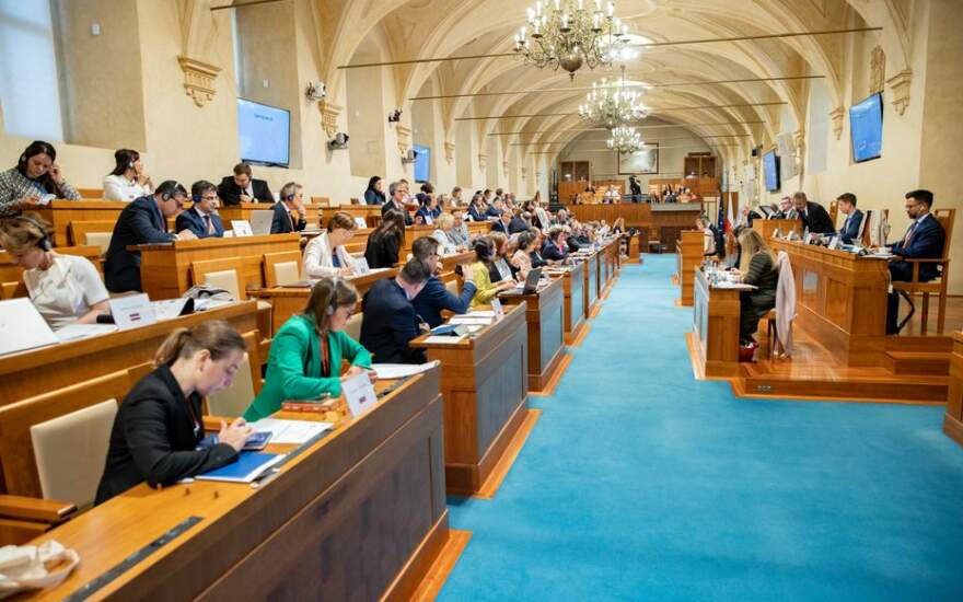 Les présidents de la COSAC ont débattu sur le parquet du Sénat, pour la première fois avec la participation de l'Ukraine et de la Moldavie en tant que pays candidats (11.07.2022)